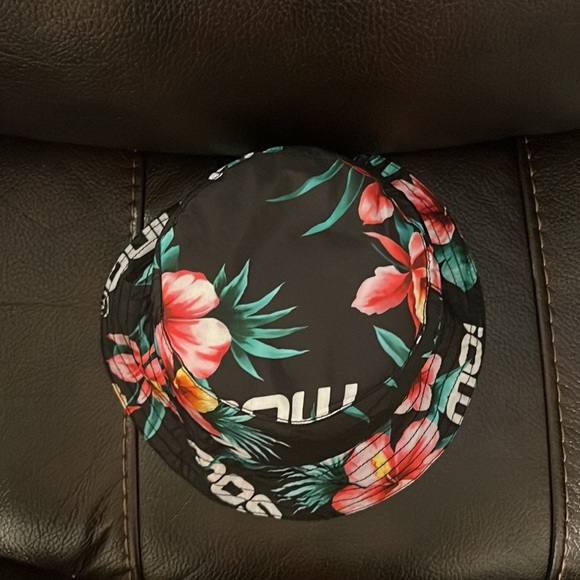 FINAL DROP / SALE!!! Moschino unisex floral print logo bucket hat NWT - Picture 4 of 6